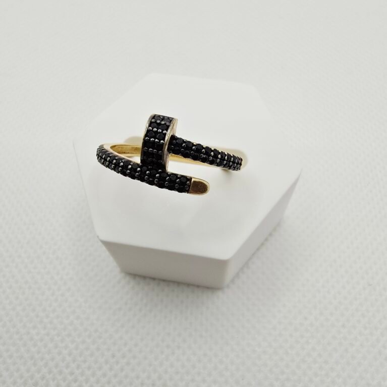 14K GOLD RING/ INEL AUR 14K R0184