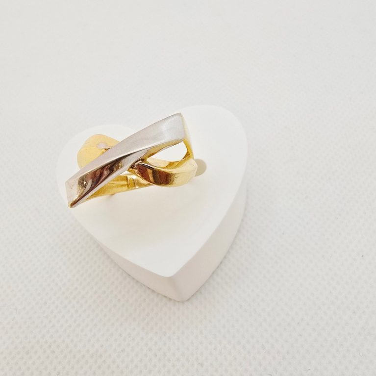 14K GOLD RING/ INEL AUR 14K R0264