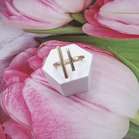 14K GOLD RING/ INEL AUR 14K R0665